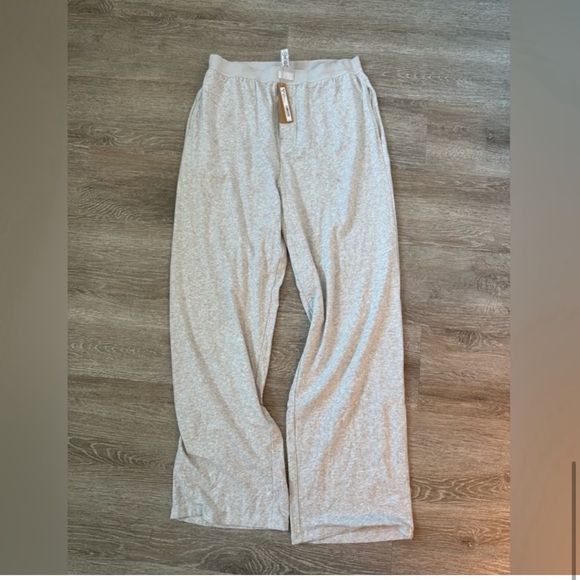 SKIMS NWT Boyfriend Loose Pant Light Heather Gray Comfy Elastic Waist Size XS - Picture 6 of 6